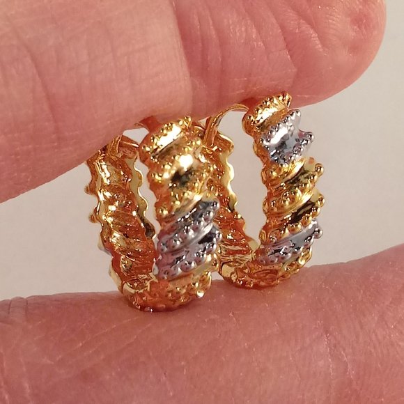 Men 18K Yellow Gold Filled Silver Carved Hoop Huggie Earrings 15mm Gorgeous Gift - Picture 4 of 4